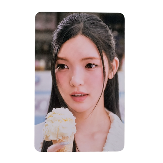 Hearts2Hearts (H2H) Focus Official Random Trading PhotoCard - YUHA