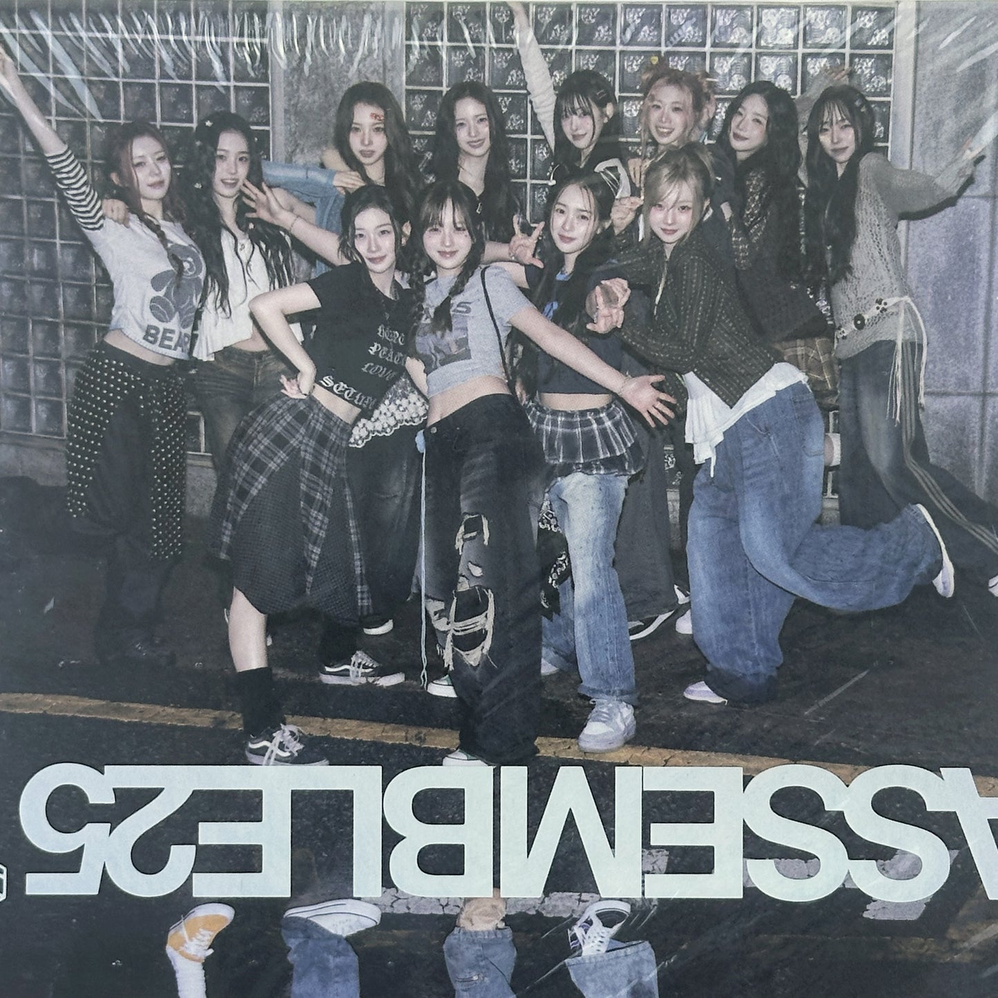 tripleS – ASSEMBLE25 [We So Alive Ver.] | 1st Full Album – CD + Photobook + Collectibles