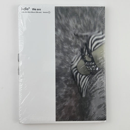 G)I-DLE 8th Mini Album We are I Ver CD Photobook Photocard