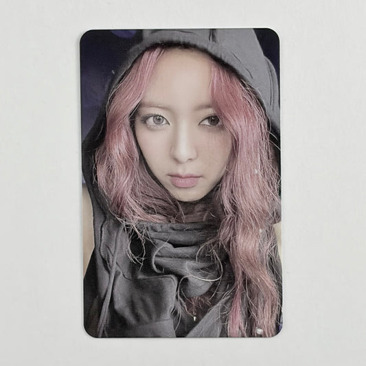 ITZY YUNA Born To Be Official Photocard