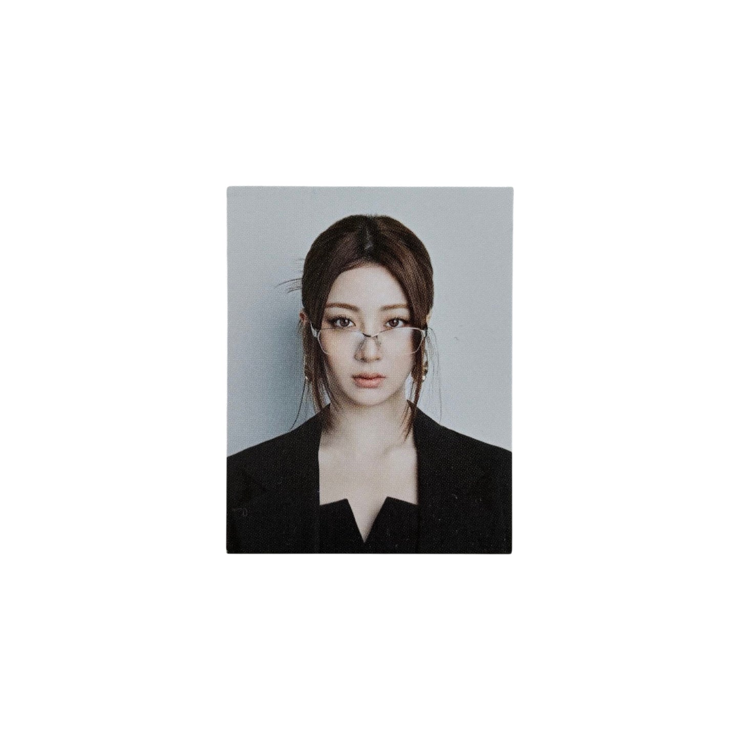 LE SSERAFIM HUH YUNJIN  2026 Season's Greetings Official ID CARD 04