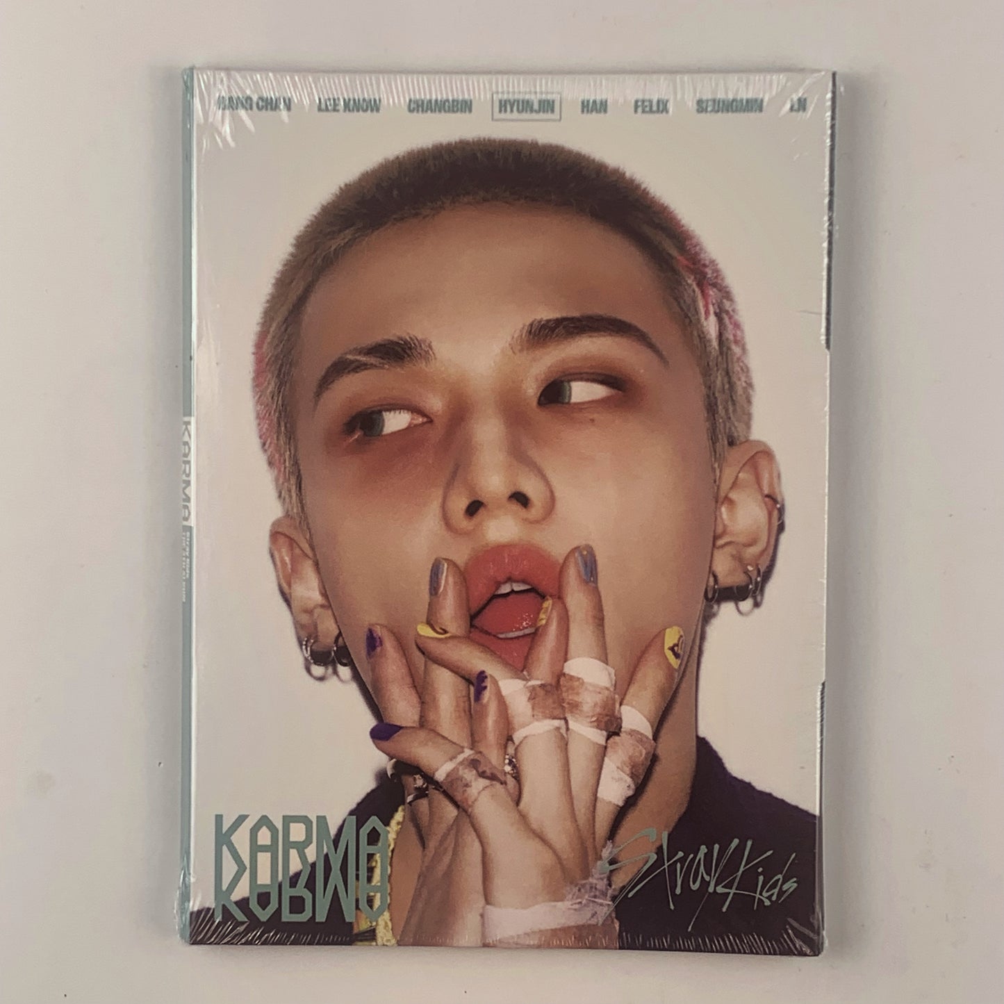 Stray Kids - 4th Album 'KARMA' (Accordion Ver.) CD + Photocard [HYUNJIN]